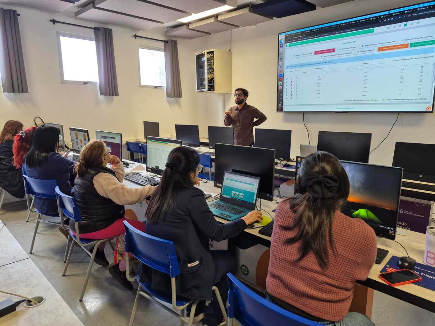 acompanamiento-personalizado-y-capacitacion-a-docentes-en-innovacion-educativa-sello-ae-25-26-eduten-finland-math1