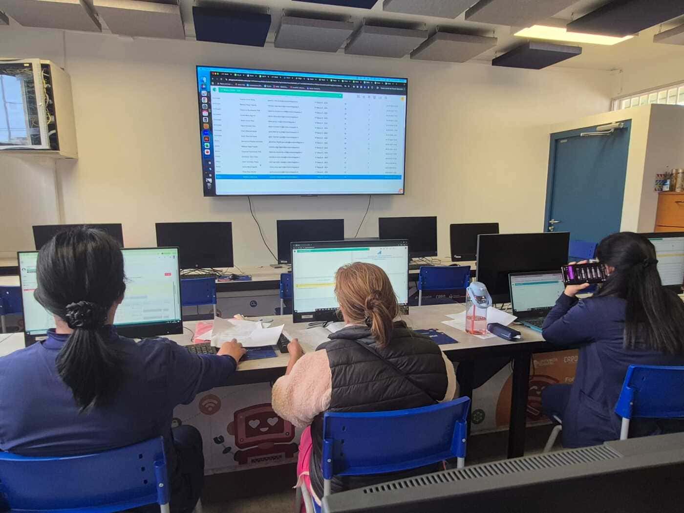 acompanamiento-personalizado-y-capacitacion-a-docentes-en-innovacion-educativa-sello-ae-25-26-eduten-finland-math2