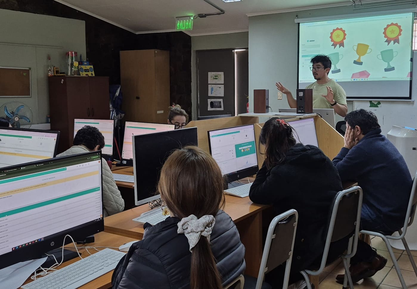 acompanamiento-personalizado-y-capacitacion-a-docentes-en-innovacion-educativa-sello-ae-25-26-eduten-finland-math_jmorales_zona_costera